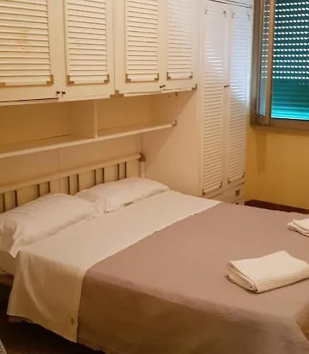 洛伦佐马格尼科公寓 *